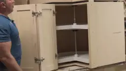 Jak zrobić szafkę narożną - proste kroki, które ułatwią budowę