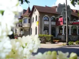 Dworek Mitro w Gdyni - komfortowe noclegi i wyjątkowe atrakcje