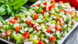 Jakie surówki do strogonowa najlepiej podkreślają smak dania?