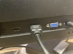 Jak sprawdzić model monitora i uniknąć problemów z kompatybilnością