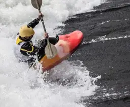 Kajakarstwo górskie: zasady bezpieczeństwa. Jak opanować żywioł?