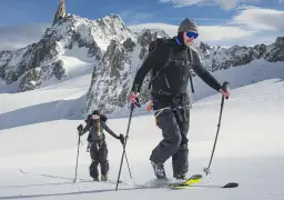 Jakie spodnie w góry zimą – uniknij zimna i niewygody w trudnych warunkach