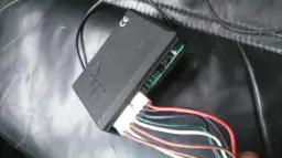 Gdzie jest sterownik centralnego zamka Golf 4? Lokalizacja i objawy