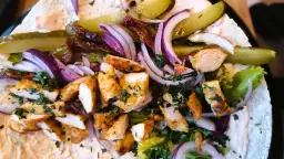 Jak podgrzać tortillę z kurczakiem, aby nie wyschła i była smaczna