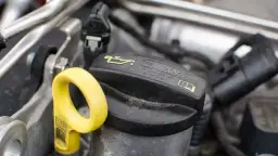 Wymiana oleju co 30 tys – czy to naprawdę bezpieczny wybór dla silnika?