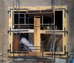 Jak zrobić drzwi do garażu z desek i uniknąć najczęstszych błędów