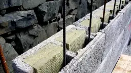 Jak wykonać izolację ścian fundamentowych, aby uniknąć wilgoci i kosztów