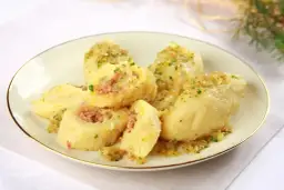 Jak przygotować pyzy z szarpaną wieprzowiną w prosty sposób?