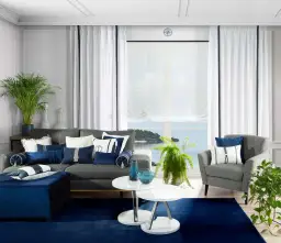 Jakie zasłony do szarych ścian i białych mebli, aby uniknąć błędów?