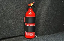 Najlepsza gaśnica do warsztatu samochodowego – uniknij niebezpieczeństwa