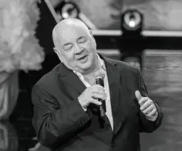 I'm not rich - tekst i znaczenie piosenki o życiu bez bogactwa