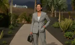 Jak się ubrać po 50, aby wyglądać modnie i czuć się komfortowo