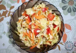 Ile kalorii ma surówka z kapusty pekińskiej? Zaskakujące wartości!