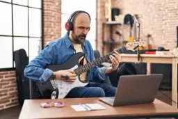 Najlepsze elektryczne gitary 2023 roku w każdej kategorii cenowej