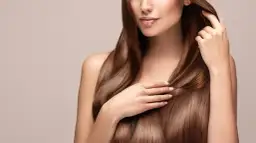 Henna do włosów: Jak stosować krok po kroku? Piękny kolor bez błędów