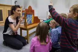 Teatr kamishibai co to jest – odkryj magię opowiadania historii