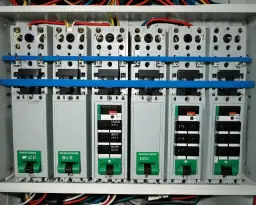 Bezpiecznik C32 ile kW - poznaj jego moc i zastosowanie w instalacjach