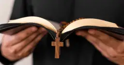 Czy współżycie przed ślubem to grzech ciężki? Odkryj prawdę religijną