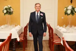 Jak dobrać krawat dla ojca pana młodego - kompletny poradnik stylizacji