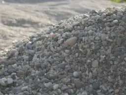 Jaki żwir do drenażu opaskowego? Wybierz mądrze i uniknij błędów!