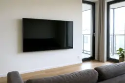 Jaką wysokość montażu telewizora 55 cali wybrać, aby nie żałować?