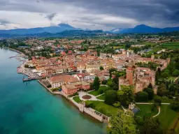 Jezioro Pełcz - raj dla wędkarzy i nurków w pięknej scenerii