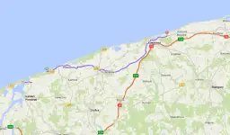 Mapa drogowa wybrzeża. Widać Kołobrzeg, ale nie ma oznaczenia, czy w Kołobrzegu jest lotnisko.