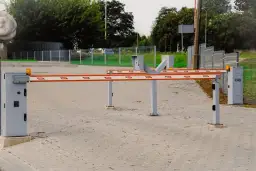 Jak otworzyć szlaban na osiedlu – skuteczne metody i porady