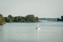 Najpiękniejsze jeziora w Kujawsko-Pomorskie: Odkryj ich uroki i atrakcje