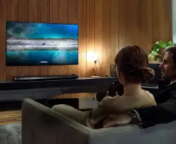 Czy telewizor emituje niebieskie światło? Poznaj skutki dla zdrowia