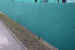 Jak skutecznie zasłonić siatkę ogrodową? Metody na większą prywatność i estetykę.