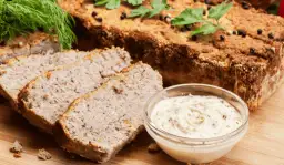 Czy do pasztetu dodajemy jajka? Oto, co musisz wiedzieć o przepisach