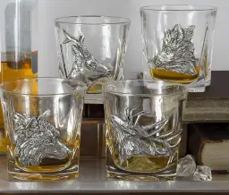 Jak nazywa się szklanka do whisky? Odkryj różne rodzaje i ich cechy