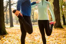 W czym biegać jesienią? Sprawdź, jak uniknąć zimna i deszczu