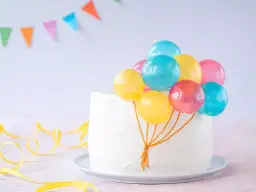 Jak ładnie udekorować tort - proste metody na zachwycającą dekorację