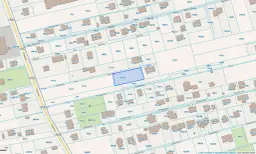 Mapa ewidencyjna z zaznaczonymi działkami, w tym niebieską ramką działką 111/7. Jak sprawdzić granice działki? Sprawdź numer działki na mapie.