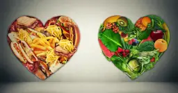 Dwa serca: jedno z fast foodów, drugie z warzyw i owoców. Wybór wpływa na cholesterol nie hdl norma.