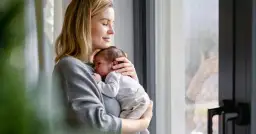 Kiedy z noworodkiem w gości? Ważne zasady i wskazówki dla rodziców