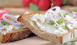 Jak zrobić smalec wegetariański - pyszne przepisy na roślinne smarowidło