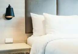 Jakie wypełnienie do poduszek dekoracyjnych - wybierz najlepsze materiały