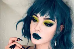 Jak modnie pomalować włosy w domu: trendy i łatwe metody na kolor