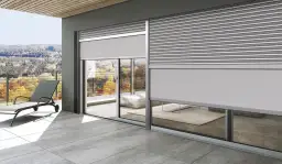 Rolety zewnętrzne: czy warto? Sprawdź zalety, wady i koszty.