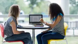 Czy nauczyciel może udzielać korepetycji swojemu uczniowi? Etyka i prawo