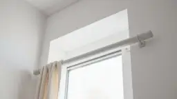 Ile karnisz od ściany? Sprawdź, jak uniknąć błędów w montażu