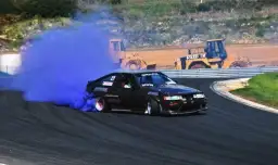 Jak zrobić kolorowy dym z opon - bezpieczne metody i porady