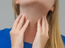 Rak dziąsła: Ból to nie wszystko! Wczesne objawy, które ratują życie.