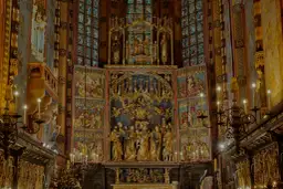 Ołtarz Wita Stwosza: Jakie cechy stylu późnogotyckiego go definiują?