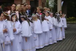 Pierwsza komunia święta ile lat? Odkryj, kiedy dziecko jest gotowe