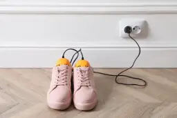 Jak wysuszyć buty szybko i skutecznie bez uszkodzeń materiału