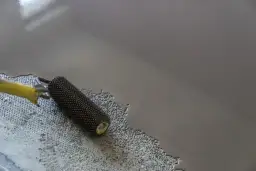 Jak długo schnie wylewka samopoziomująca szybkoschnąca? Sprawdź!